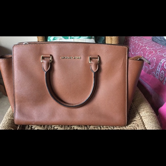 MICHAEL KORS: Selma Large Leather bag. Rich brown w gold trimmings. CODED - Picture 5 of 11